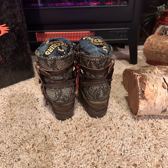 Freebird Women’s  Distressed Olive Multi Leather Boots - Picture 7 of 12